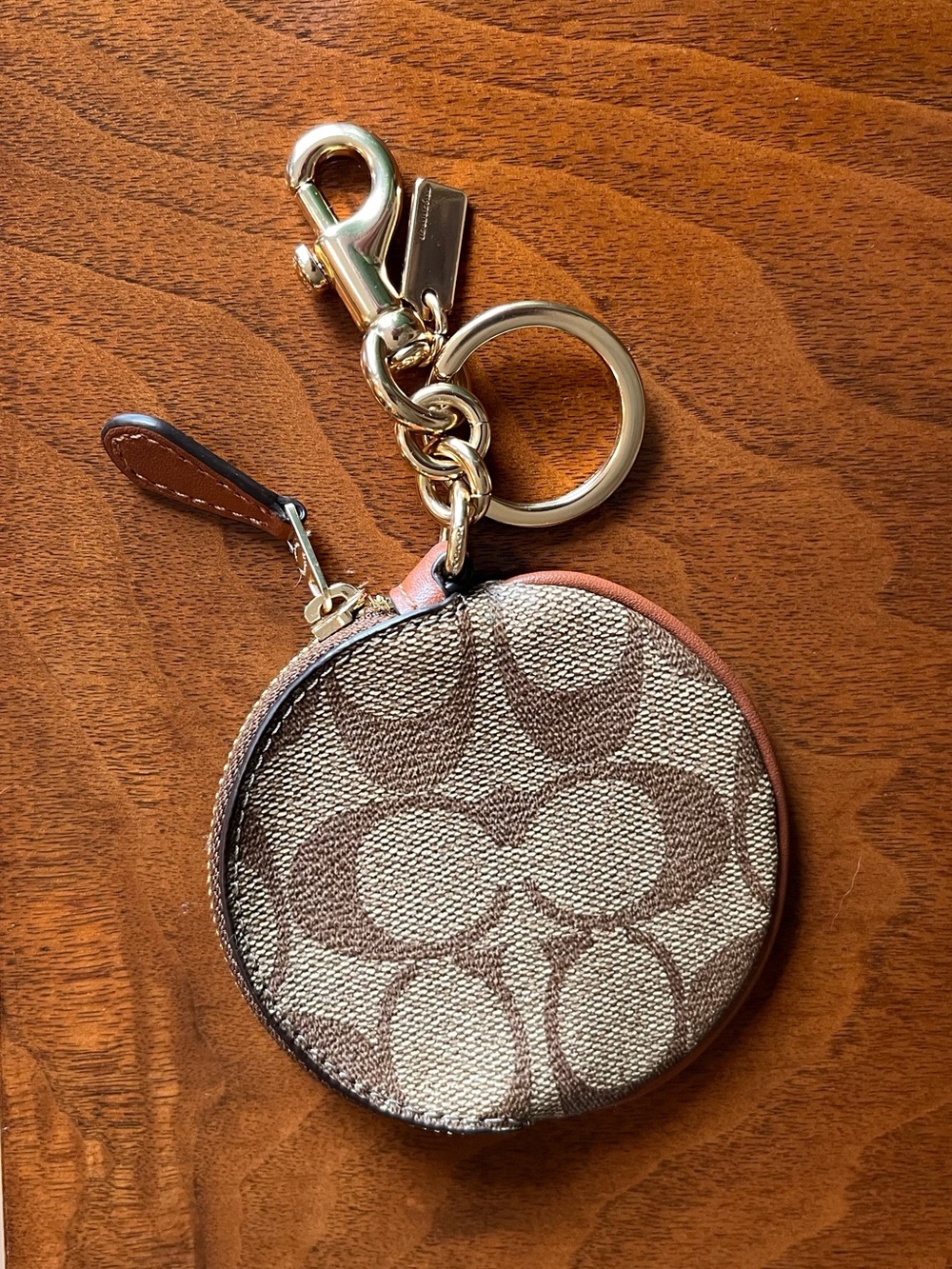 Coach Khaki/Tan Signature Circle Pouch w/ gold carabiner clip & key! Gift! - Picture 4 of 8
